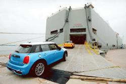 MINIは海を渡ってやってくる、、、