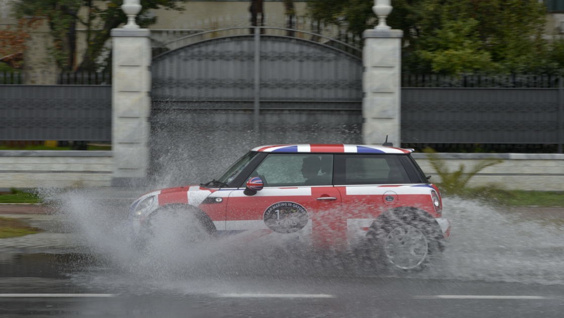 Bmw ミニを 手軽に美しく 洗車したい人へのオススメアイテム Club Cars