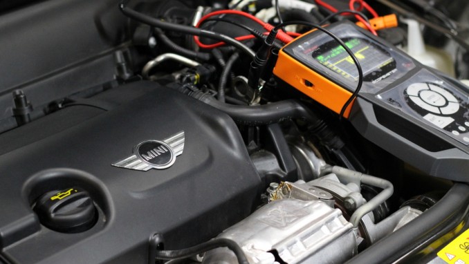 MINI BMWの電気系トラブルに役立つオシロスコープ