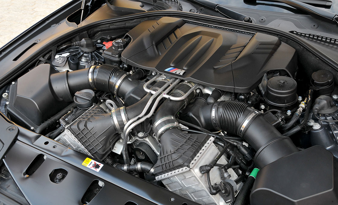 BMW-M5（F10）のエンジン（出力、燃費性能）