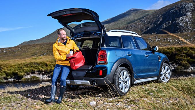 新型mini クロスオーバー17年モデル F60 最新情報 ディーゼルだけでなくphv プラグインハイブリッド も登場 Club Cars